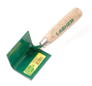 Lasher Trowel – Sharp Corner Inside (Wooden Handle, 150mm)